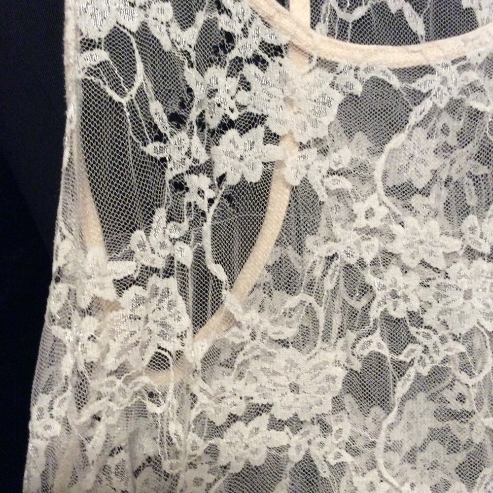 Lace & solid tank tops - Picture 4 of 11